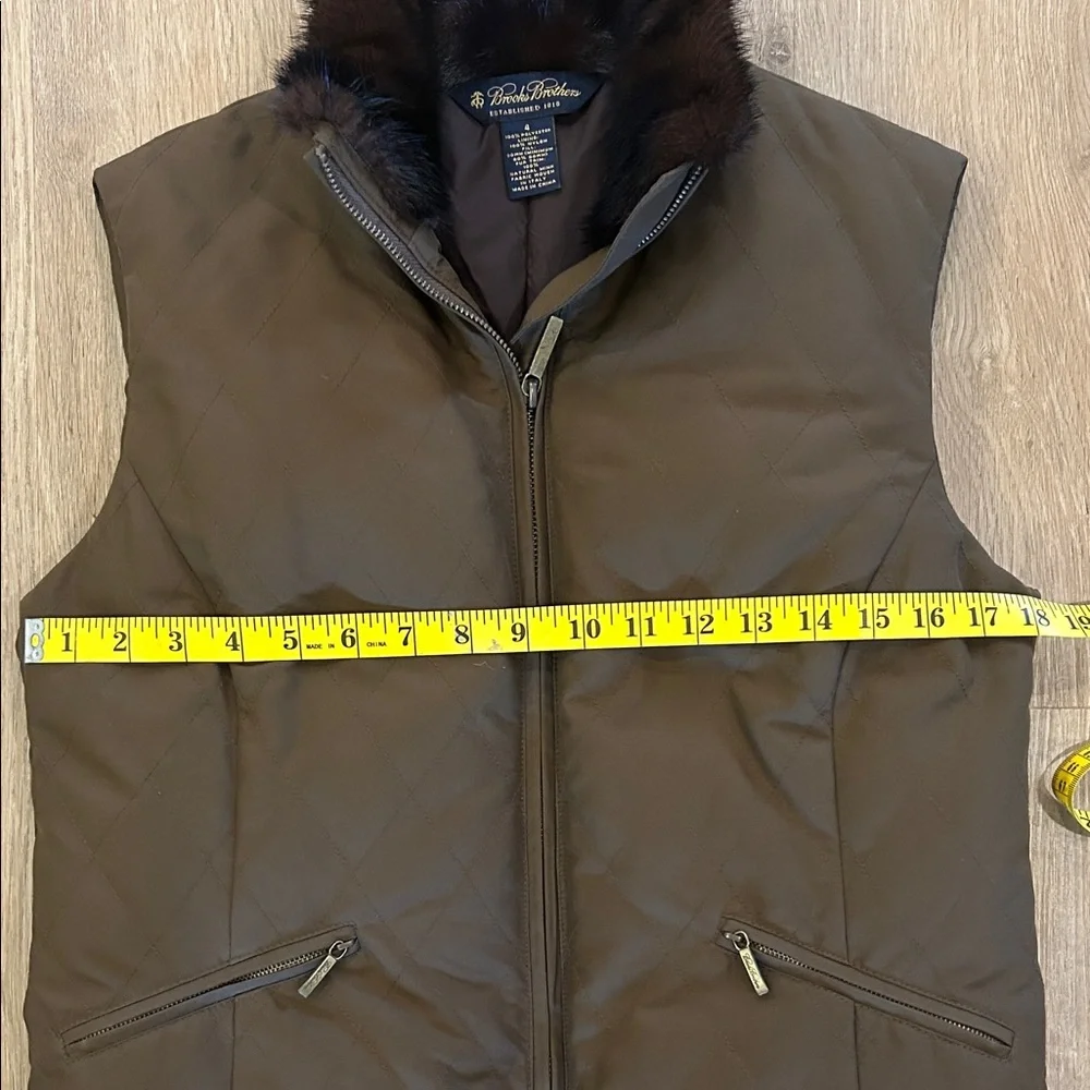 Brooks Brothers Womens Down Vest, dual tab zip with Mink lined collar  Size 4 - Picture 3 of 9